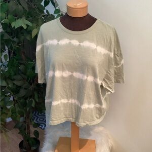 SO cropped short sleeve tee Woman’s Juniors XXL green & white tie dye